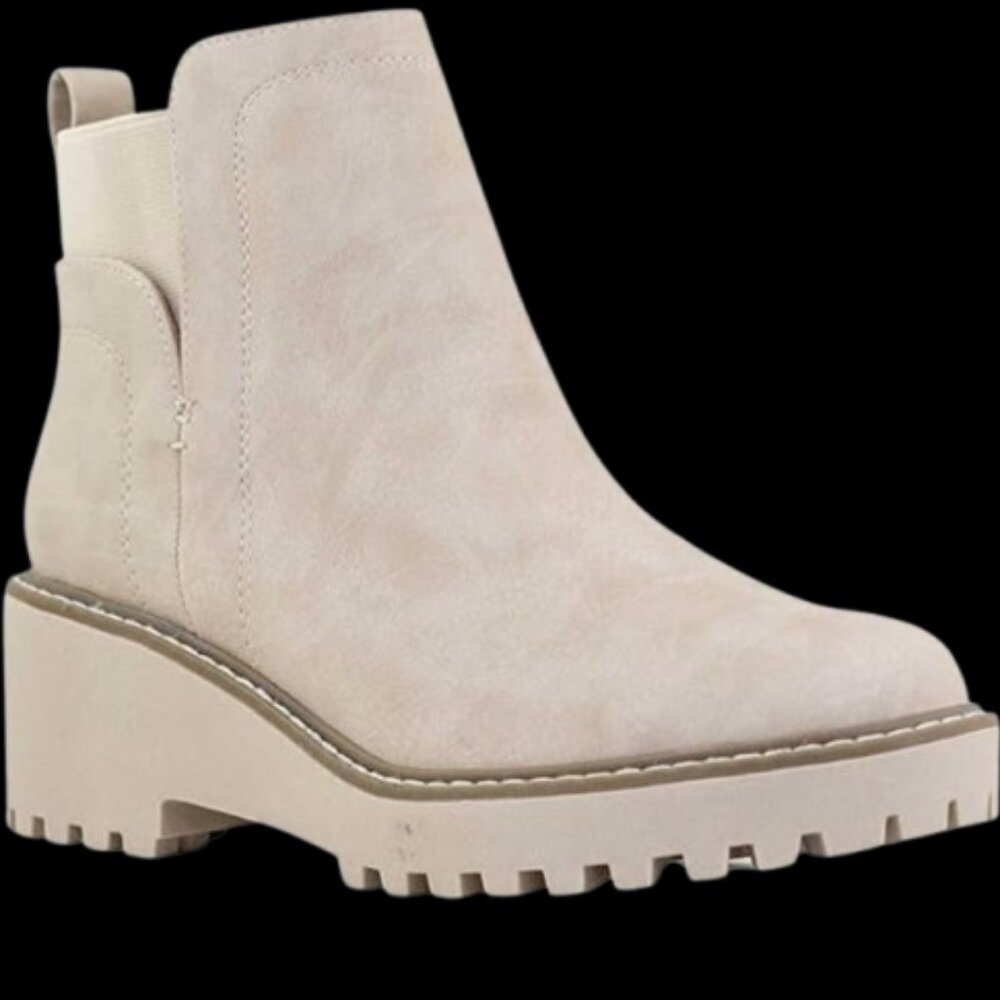 DV by Dolce Vita Rango Lug Sole Ankle Boot